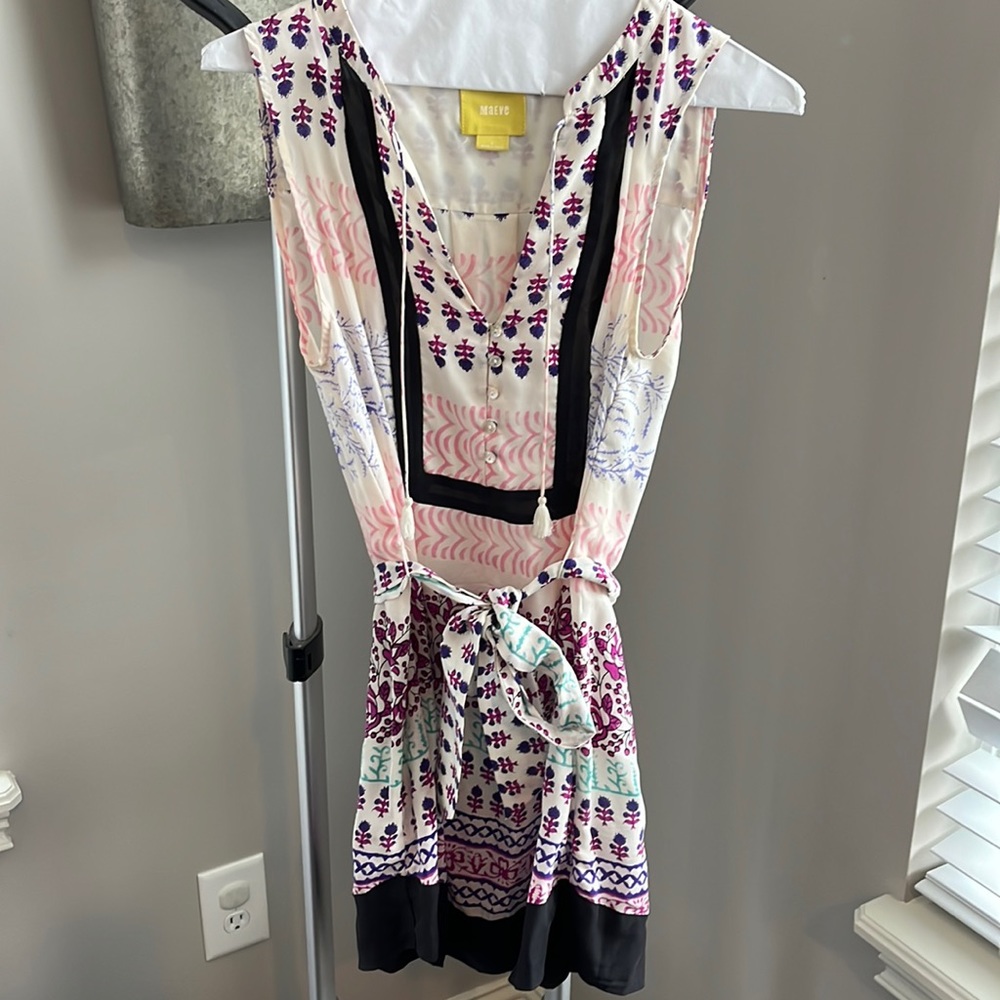 Mauve sleeveless blouse with cute tie. Size 2